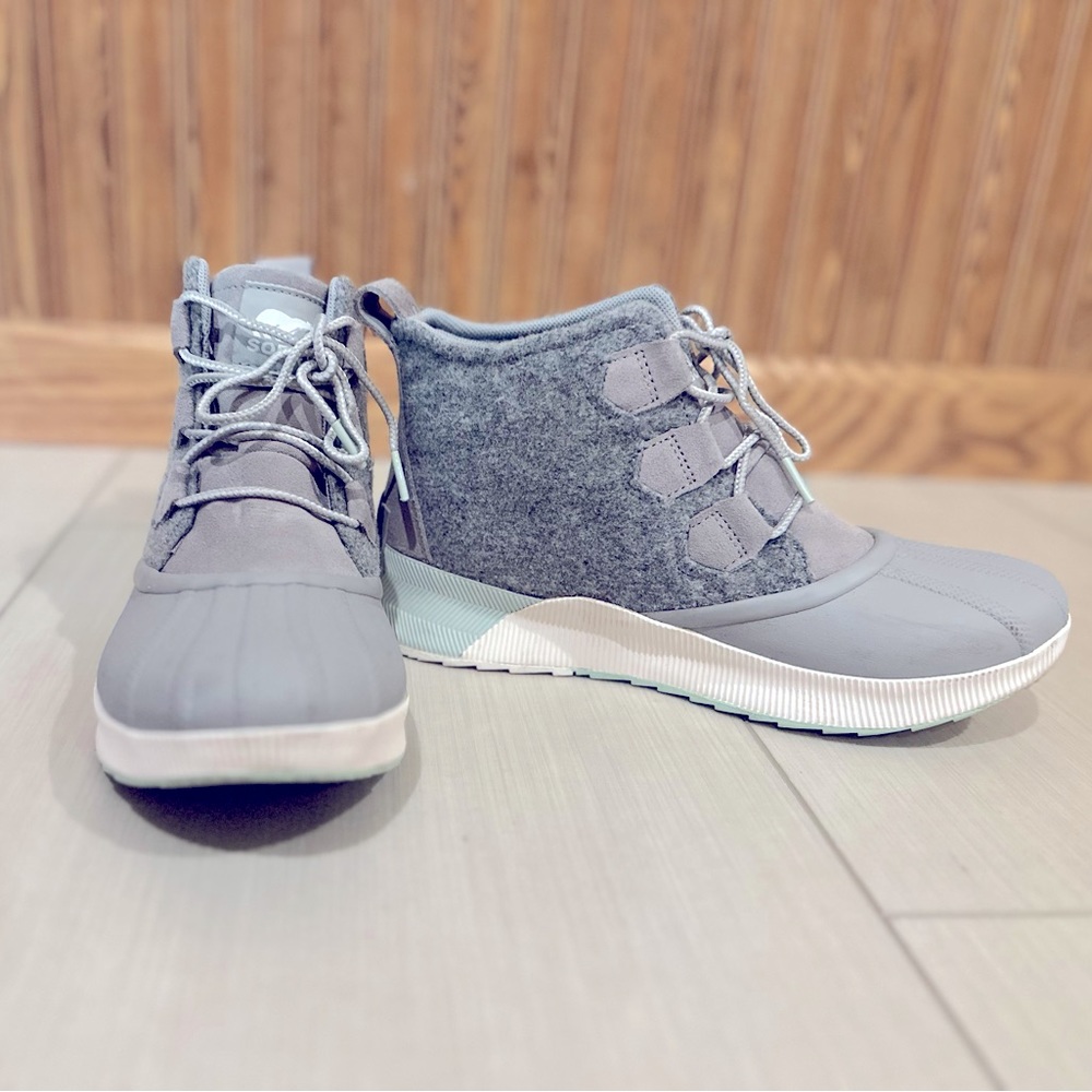 Women’s size 10 Sorel out and about grey boot. Nearly new!